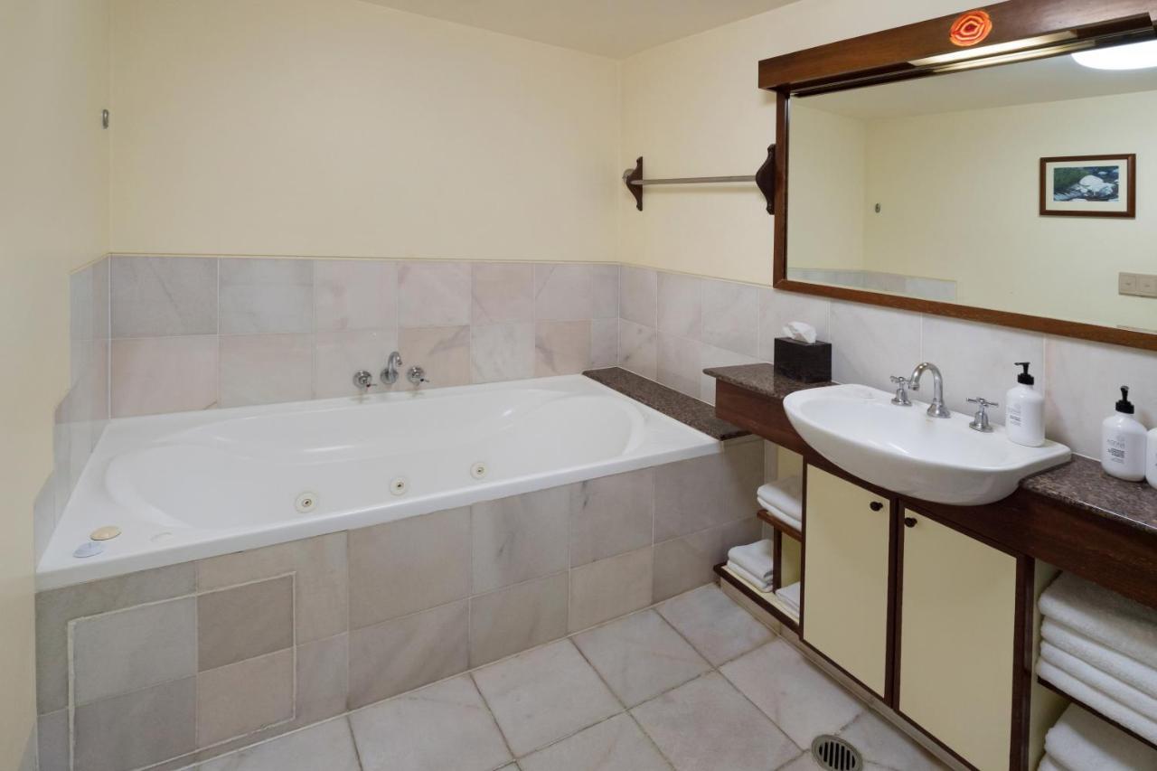 ביירון ביי Beach Hotel Resort מראה חיצוני תמונה